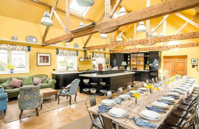 Luxury enormous house Wilts/Dorset border with idyllic far reaching views
