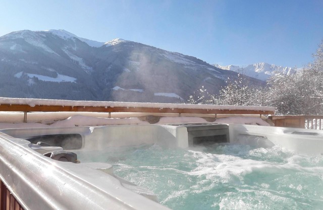 Luxury family holiday home, private sauna and Jacuzzi terrace with great views