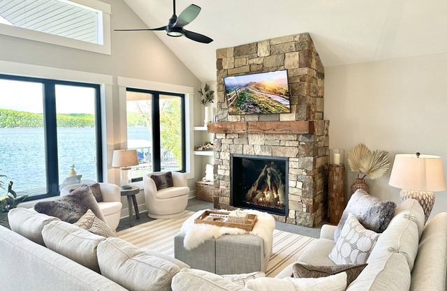 Luxury Family Retreat - New Lakefront Home on calm cove - Private Dock - Firepit