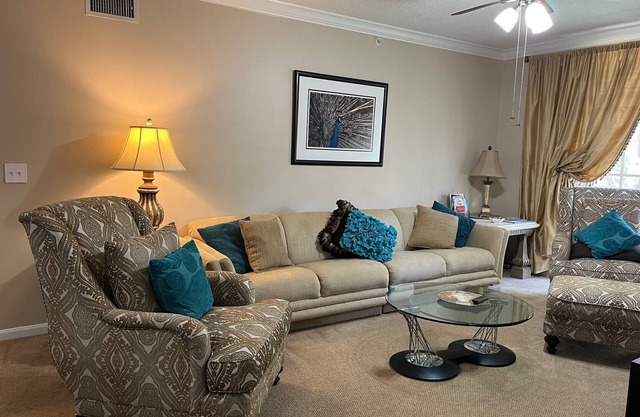 "LUXURY FOR LESS" in the heart of Rosemary Sq/30-Day Minimum Discounted Rate