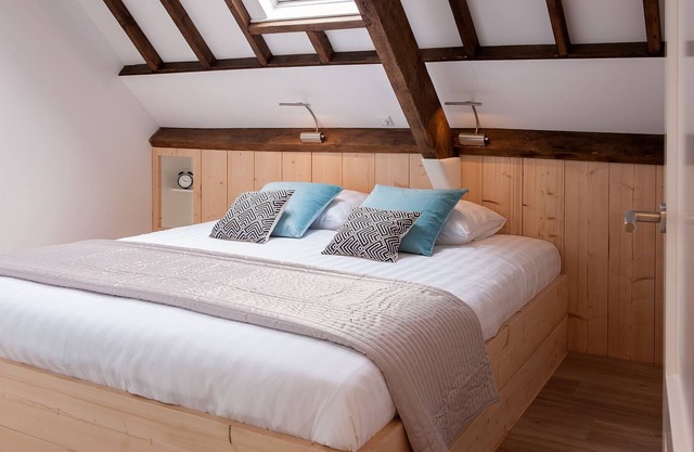 Luxury Gouda Cheese Farmhouse, 30 minutes from all major cities and sea.