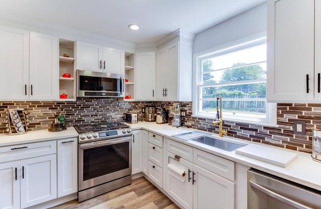 Luxury Home in Heart of Vienna w/ huge backyard