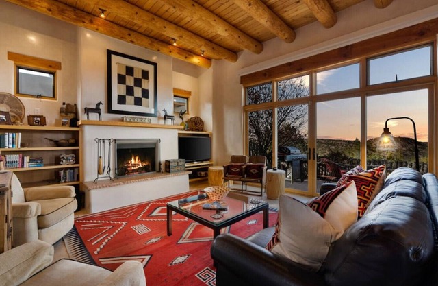 Luxury Home, Pool, Sweeping Views