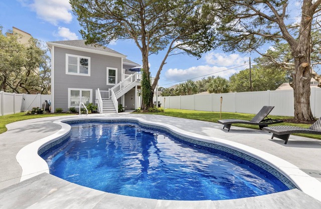 Luxury Home Private Htd Pool w/WaterfallnBack Yard Oasis just Steps to Beach!