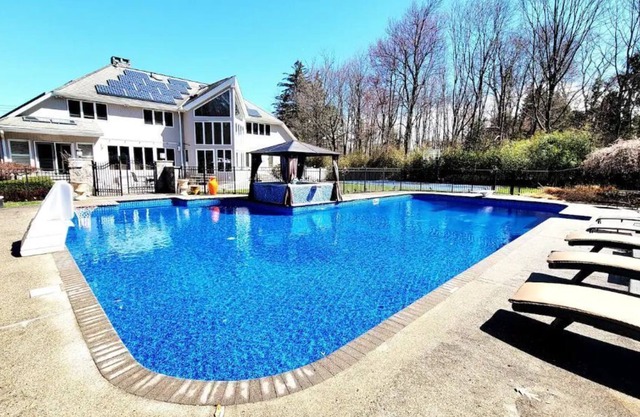 Luxury Home + XL Pool near NYC/Harriman State Park