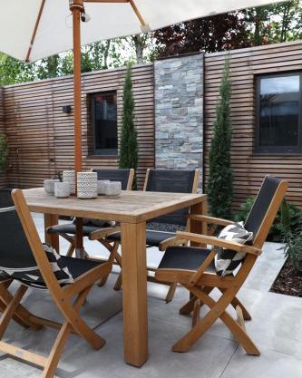Luxury House with a Private Garden, Free Parking and Air Con