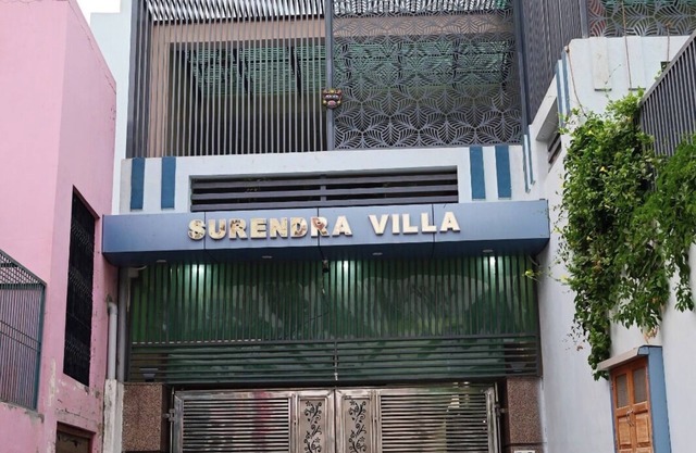 Luxury king-size room with Balcony in Ayodhya. 10 minutes from Ram Mandir!