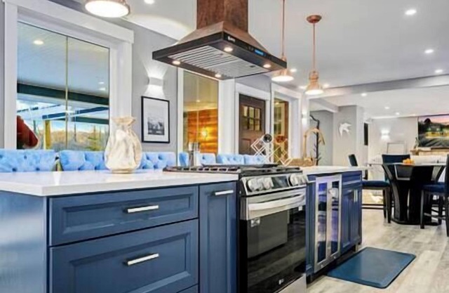 Luxury Lake Chalet Swim Beach · Hot Tub+ Fireside