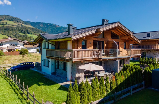 Luxury lodge with private terrace, garden & sauna