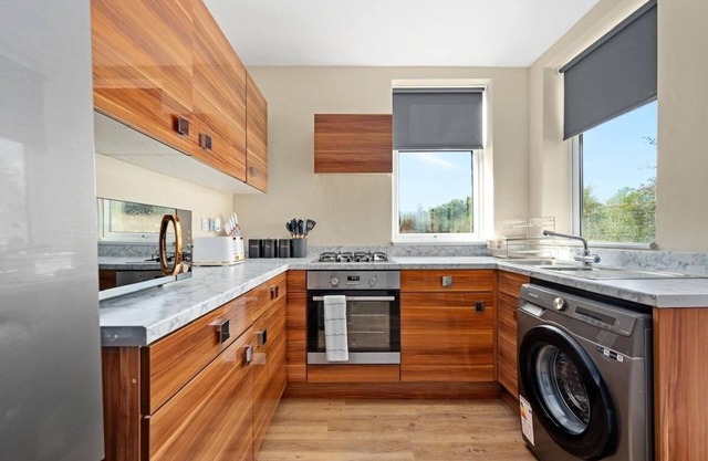 Luxury Manchester 4-Bed Home Perfect for Contractors & Families w Free Parking