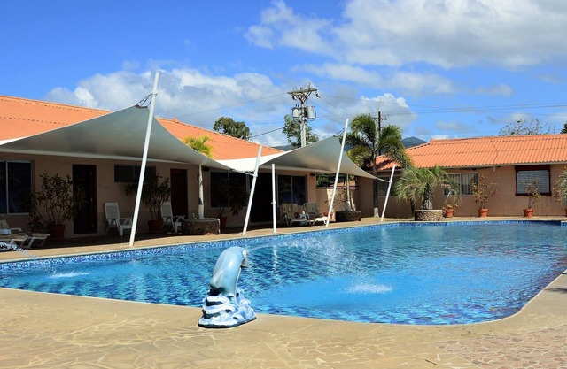 Luxury Poolside Apartment. Your Serene Getaway Awaits!