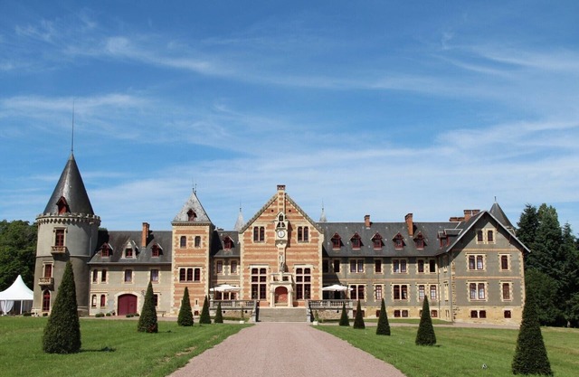 LUXURY RENOVATED CASTLE BEGUIN - 19 rooms for max 40/50 persons, pool, tennis .