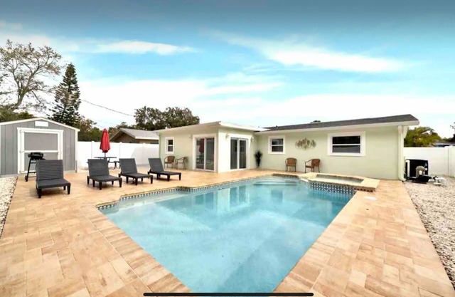 Luxury Retreat Largo - Beaches - 12PPL - Pool Spa