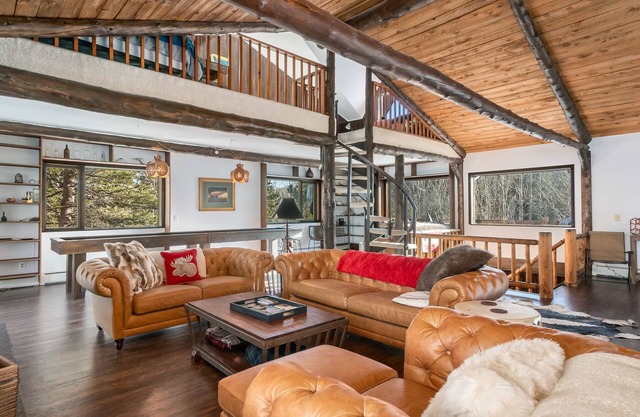 Luxury Retreat Property near Estes Park with uninterrupted Mountain Views