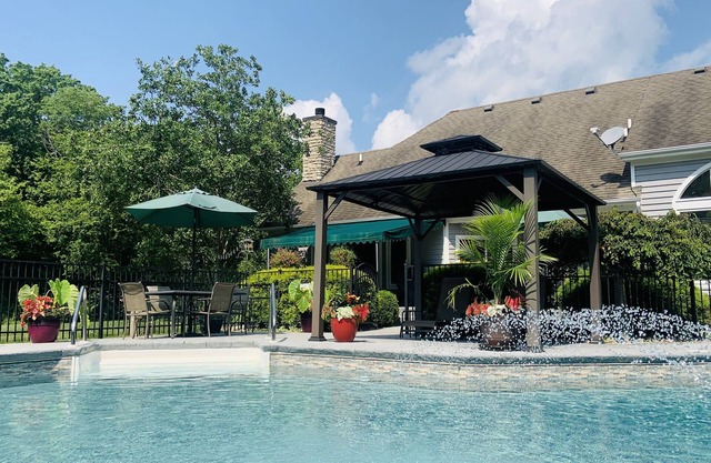 Luxury Suite w/Pool, Hot Tub & Lake on 40 Acres, Fishing, Swimming, Kayaking