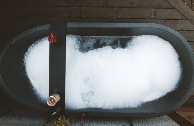 Luxury Tiny home, Outdoor bath, Infrared Sauna, Fire pit