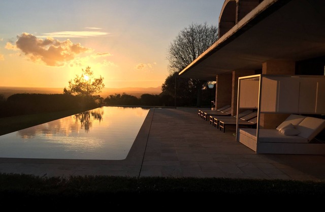 Luxury villa, complete privacy and tranquility, scenic views, 8 people