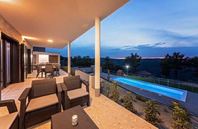 Luxury villa for 10 people with a beautiful view of the landscape