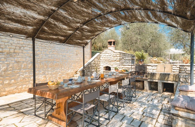 Luxury villa just 14 km from Florence. Sleeps 16 with hydromassage, sauna & gym!