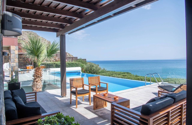 Luxury Villa Mythos