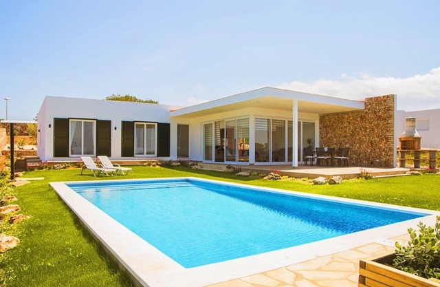 LUXURY VILLA WITH AWESOME SEA VIEWS