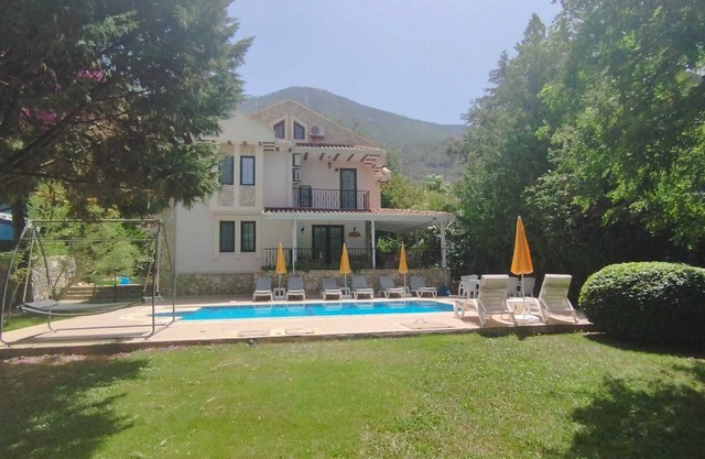 Luxury Villa with Private Pool, Manicured Gardens & Free WIFI Unlimited