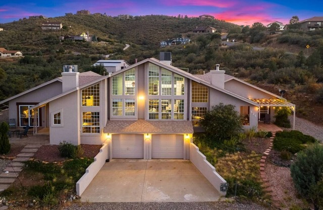 Lynx Lake Luxe Vacation Rental Wrapped in Modern Elegance | 6-BR House , Prescott | Sleeps 22 Hot Tub Game Rm EV Charger Horse Stalls