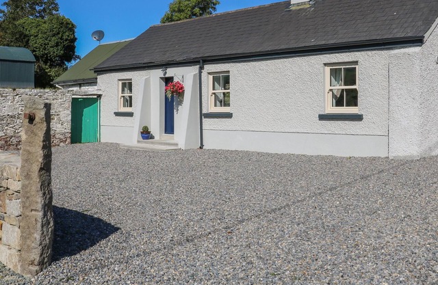 MACREDDIN ROCK HOLIDAY COTTAGE in Aughrim, County Wicklow