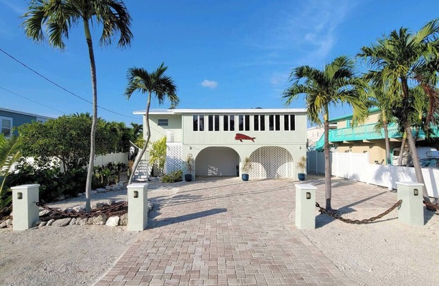 Mad Mahi Canal with pool. This is a pet friendly home. A pet fee and approval of your pet is required.