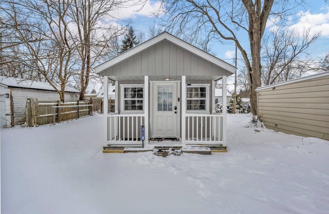 Madison's Lakeside Tiny Home Dream Getaway!