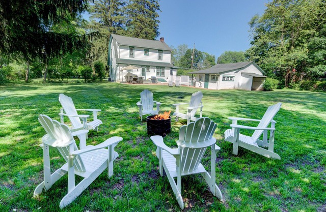 Magic Escape 4 BR Spacious Fully Fenced Backyard with Sauna