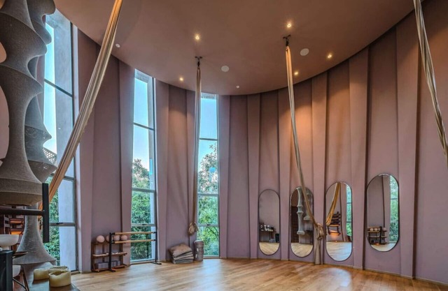 Magic Loft w Yoga Classes | Pool | Gym | Fast WiFi