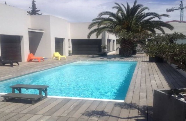 Magnificent and spacious 230m2 modern villa with swimming pool