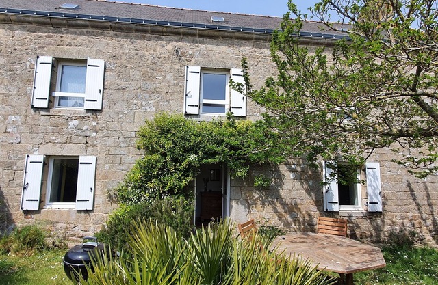 Magnificent longère with wooded grounds, a stone's throw from the ocean - 4 beds, 6 pers