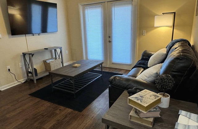 Magnolia Escape: 1BR/1BA w/Gym, Pool, BBQ Grill