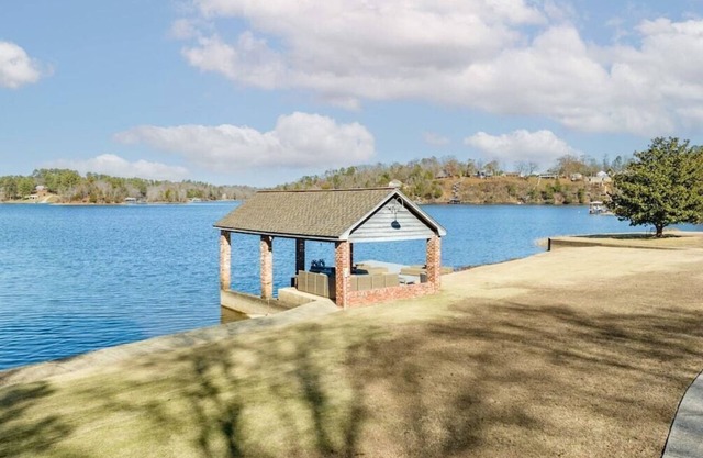 Magnolia Tides- Incredible Views @ Lake Tuscaloosa