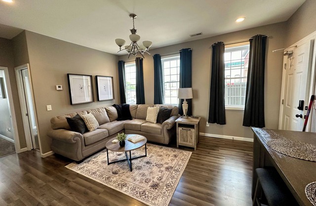 Main Street 2BR Upscale Apartment