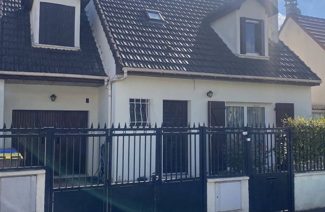 Maison à Louer. 3 Chambres, Jardin, Barbecue 5mn des Ligne 14 et 7 d Métro