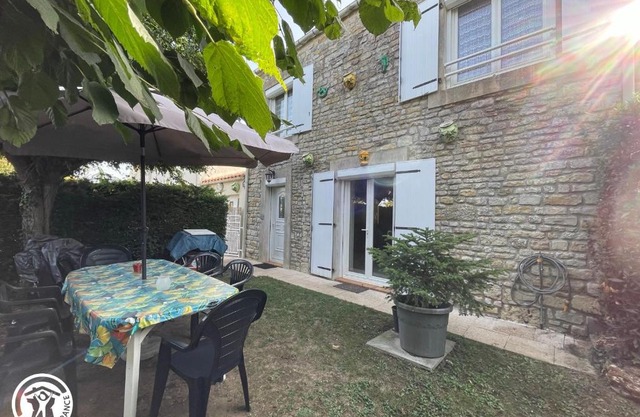 Maison Authentique avec Cour Privée, Wifi et Proximité Activités – Thiré, Vendée - FR-1-426-396