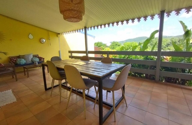 Maison Carambole, 900m from Anse Figuier