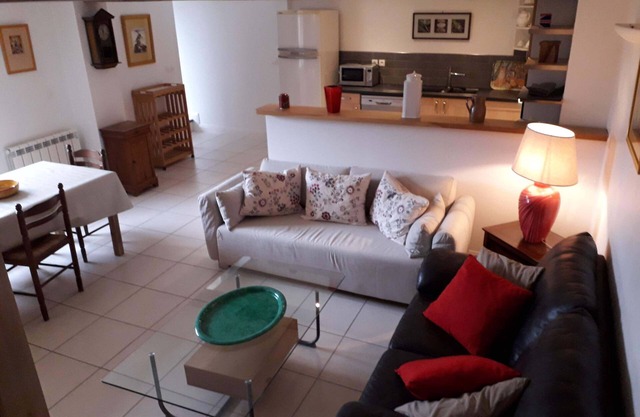 Maison Dans Hameau Calme