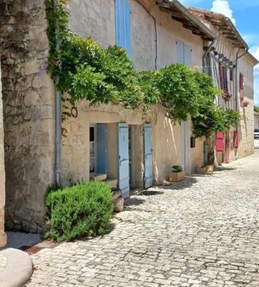 Maison dans la magnifique village de Montjoi
