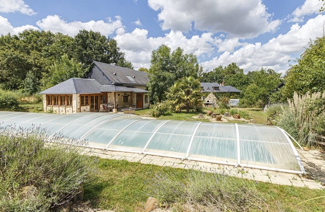 Maison de campagne avec piscine à 30min de Laval
