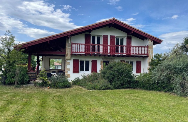 Maison de Campagne Avec Belle vue sur les Montagnes au Coeur du Pays Basque