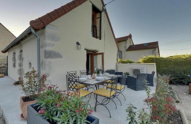 Maison de charme 18e siècle avec jardin, parking et modernité – proche de Vichy et Charroux - FR-1-489-393