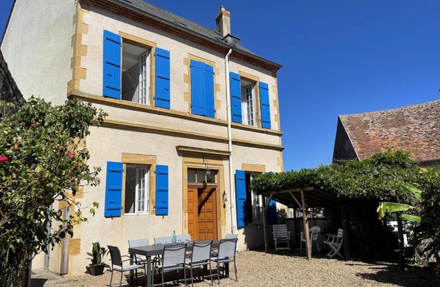 Maison de famille au cœur du Bourbonnais, 18ème siècle, charme et confort, proche loisirs et commerces - FR-1-489-387