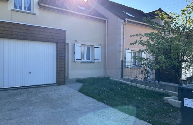 Maison de Ville, 3chambres +salle de Bain +toilettes