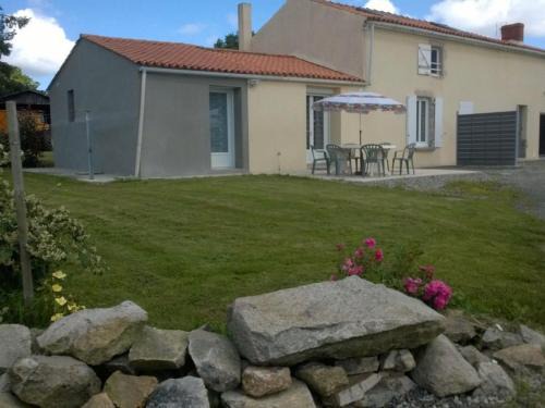 Maison rénovée à la ferme avec terrasse, Wifi et parc animalier - FR-1-426-288