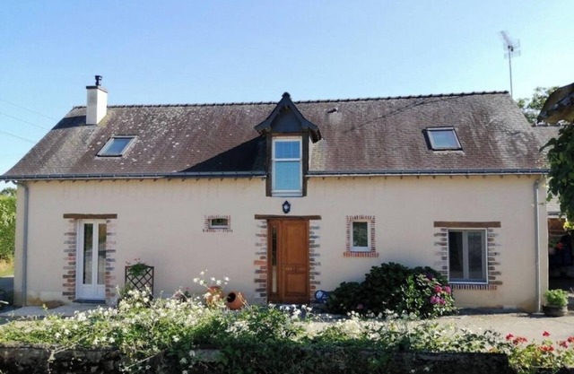 Maison Rénovée Avec Goût au Cœur du Bocage Mayennais