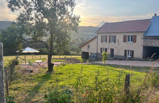 Maison vue superbe, 1-6 pers, Teilhet, Auvergne